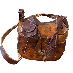 Women’s Hand Made In Mexico Brown Leather Tooled Rose Sherpa Saddle Bag Purse.